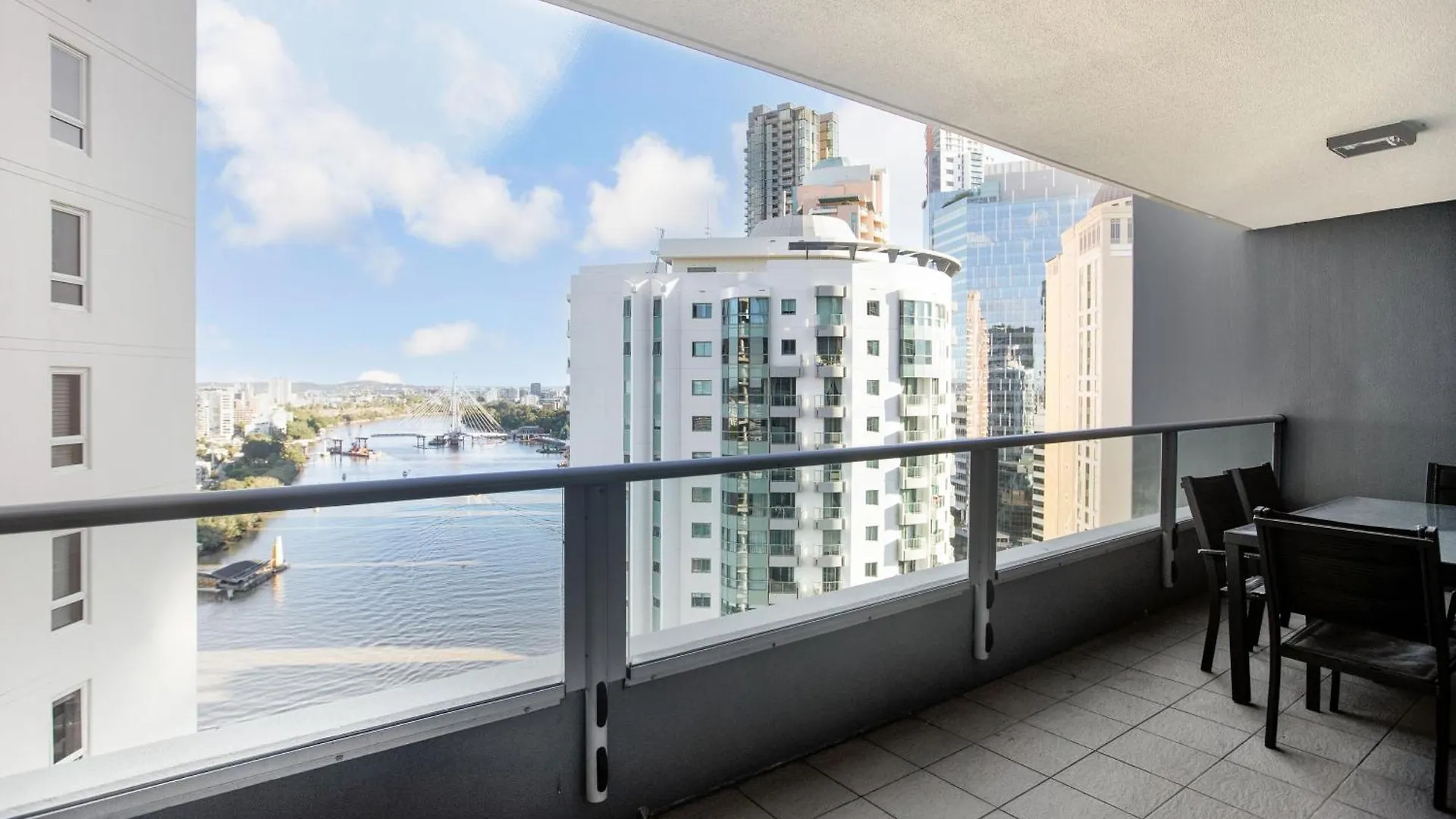 Flexible Inner City Apartment With Wifi Brisbane